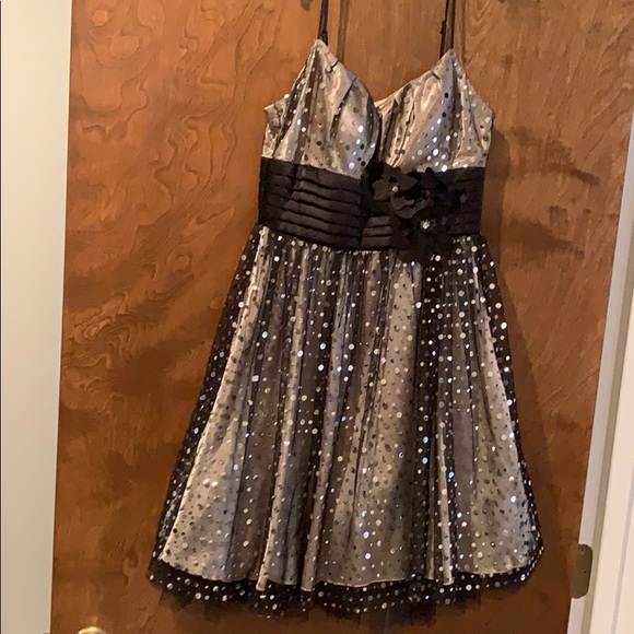 Dress - Picture 1 of 3